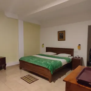 Blue Sky Hotel Nallathanniya